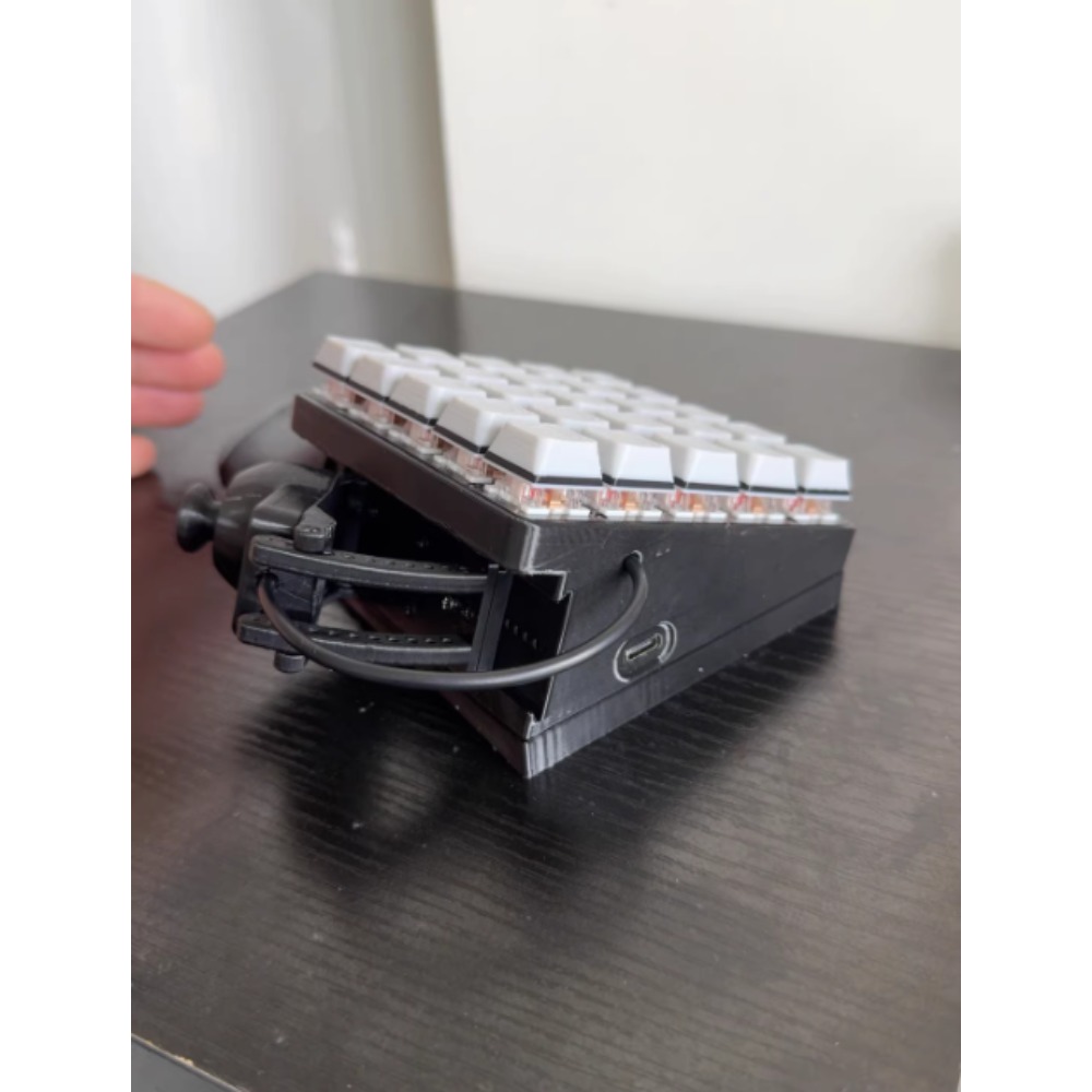 DIY One-handed Game Joystick G - Gaming Keyboard Hand のレビューと価格