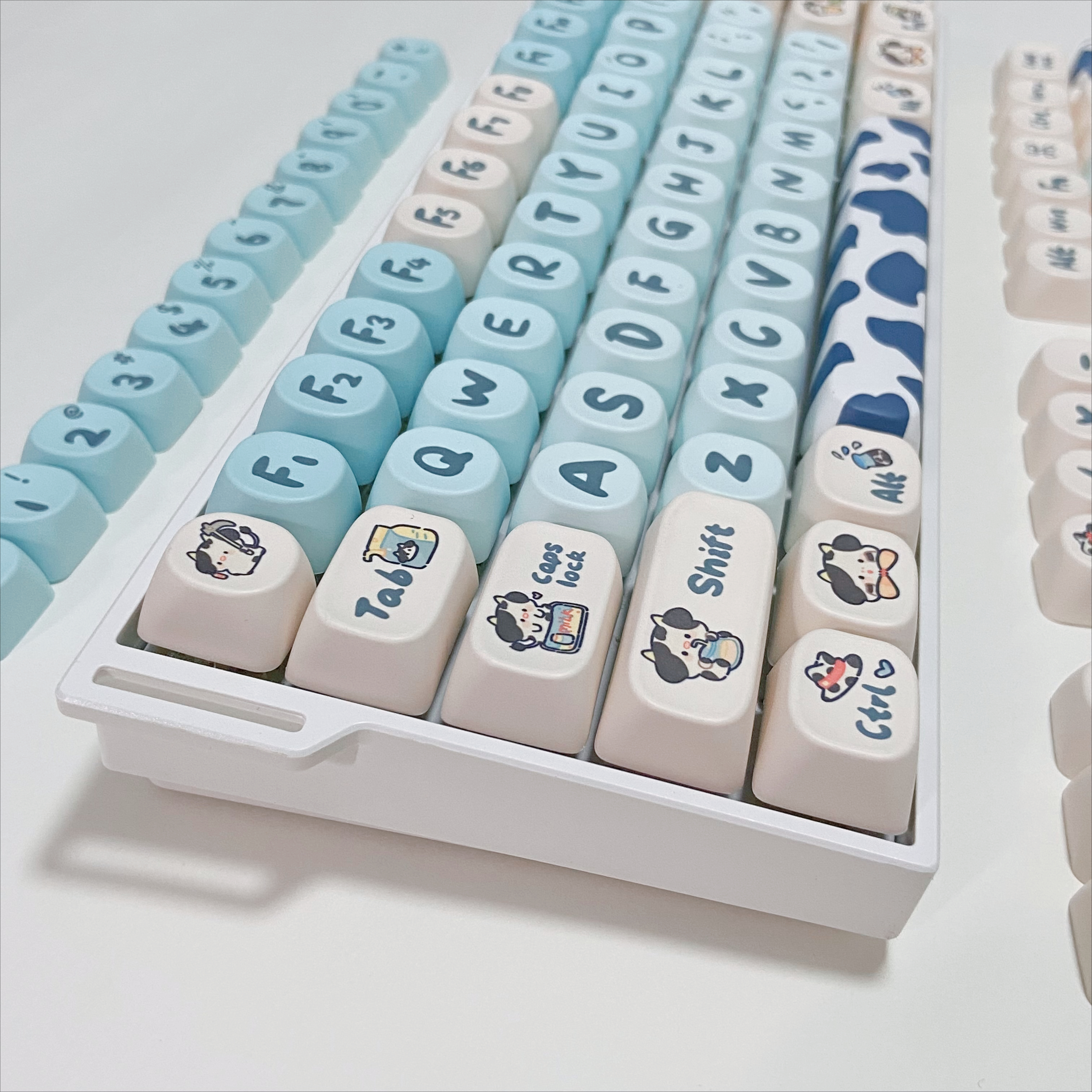 Blue Cow Keycaps for Mechanica - Gaming Keyboard Blue のレビューと価格