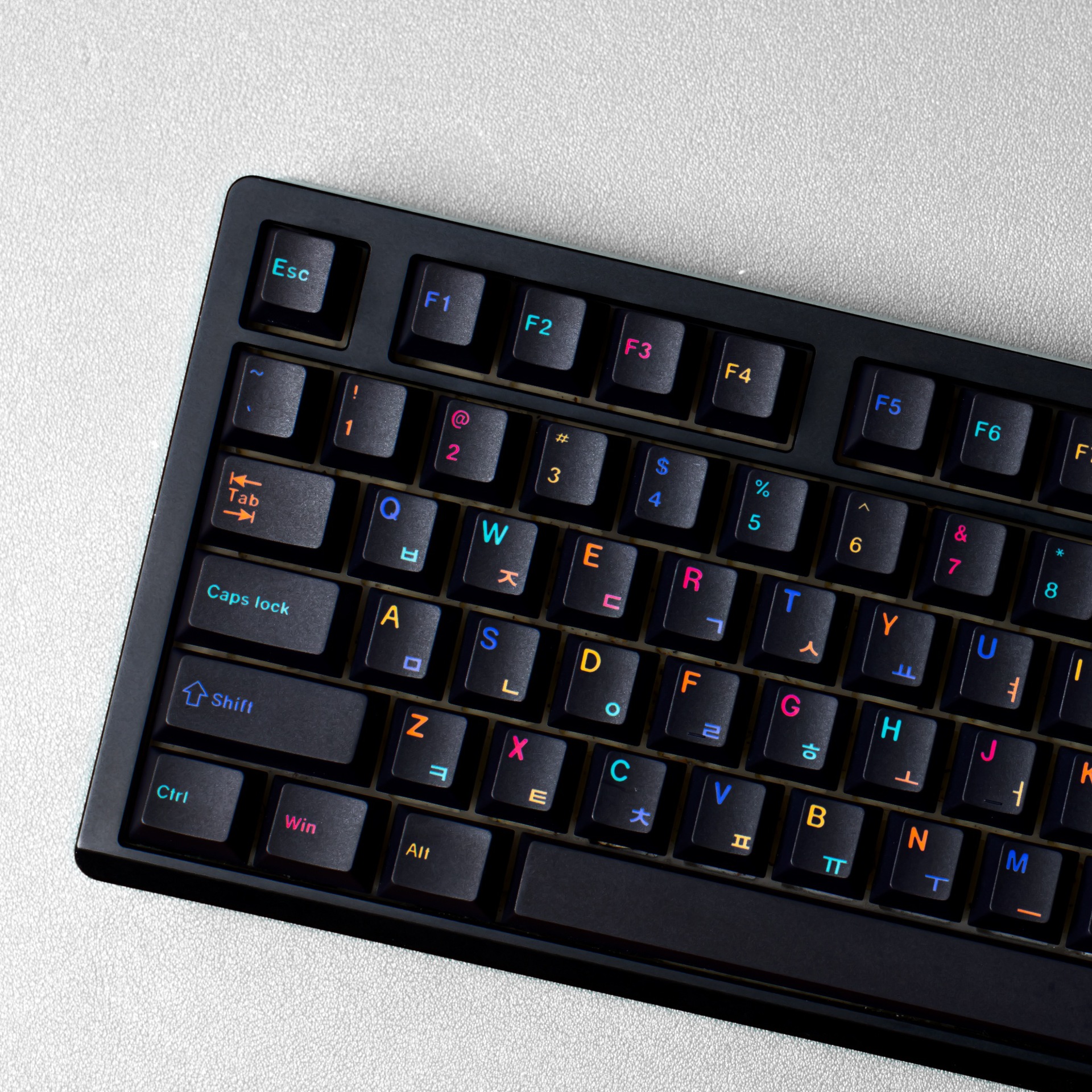 143 Keys Creative Keycaps PBT  - Keyboard Gaming Black のレビューと価格