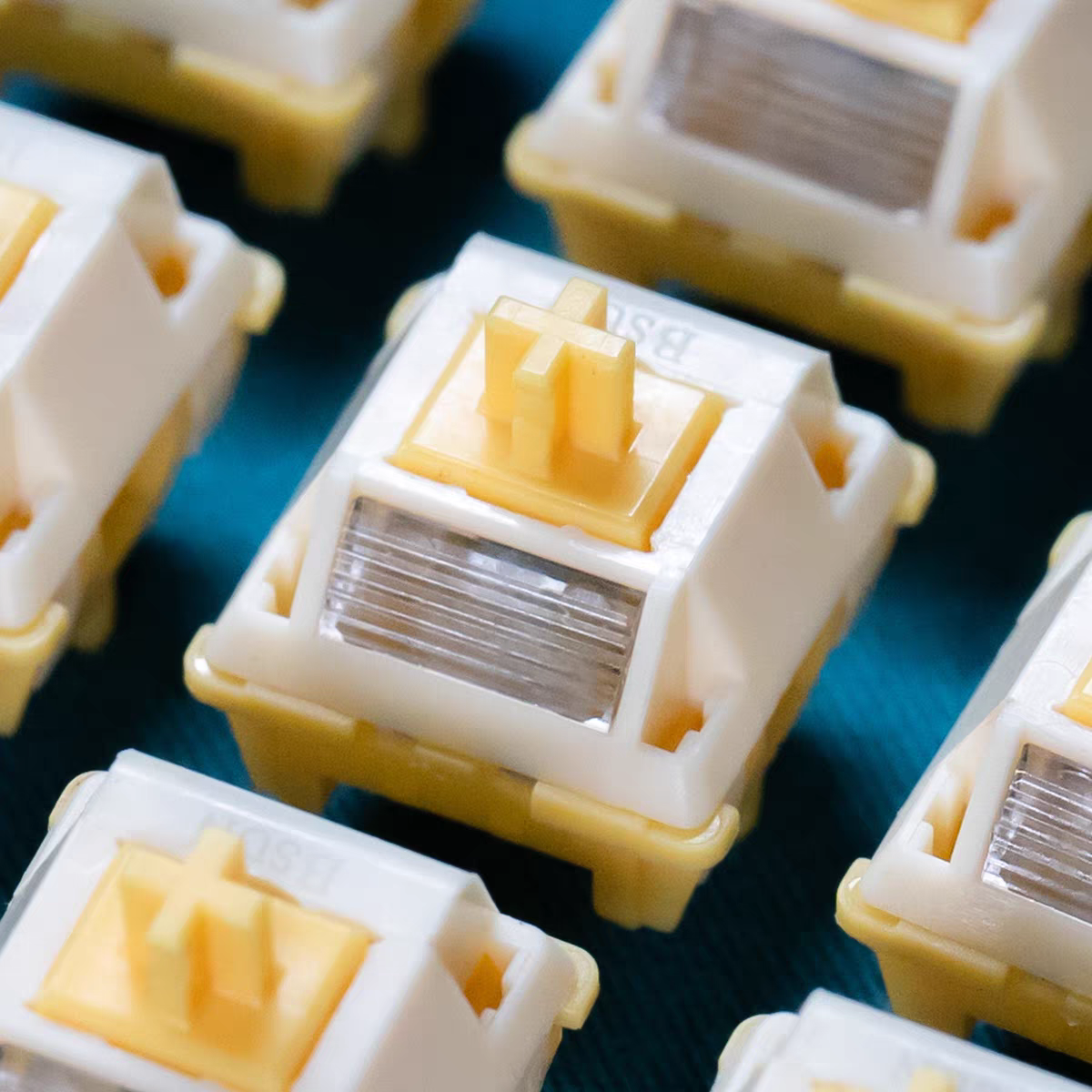 QVQ N2 Milk Dragon V2 Switch L - Gaming Keyboard Thocky のレビューと価格
