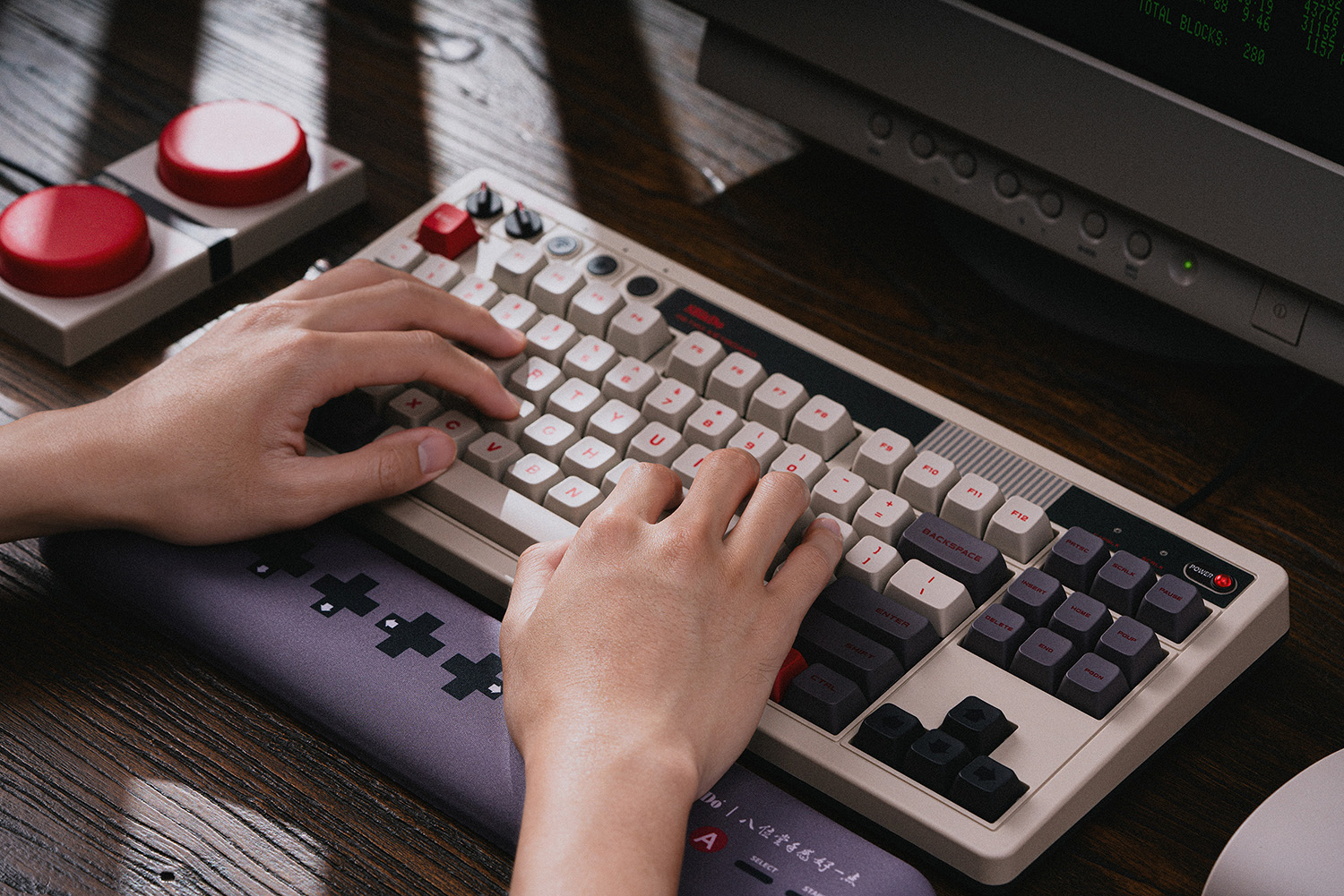 8Bitdo Retro Mechanical Keyboa - Gaming Keyboard Hot Swappable のレビューと価格